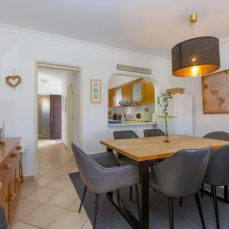 Club - 2 Bedroom Apartment, Air Conditioning And Pools * Albufeira